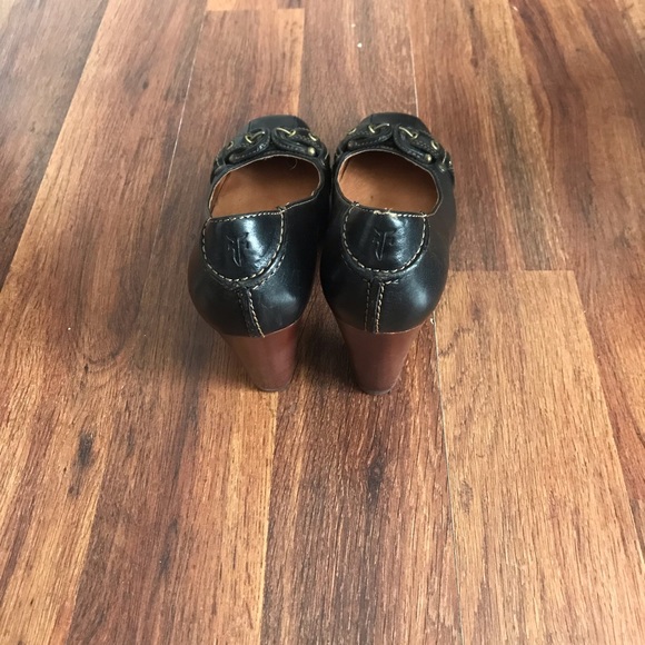 FRYE Andie buckle block heels. - Picture 2 of 3